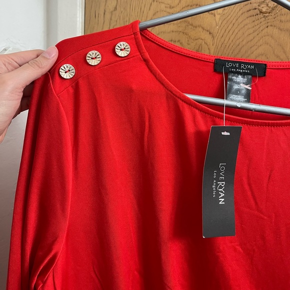 Chic Red Blouse with Button Details - Picture 3 of 4